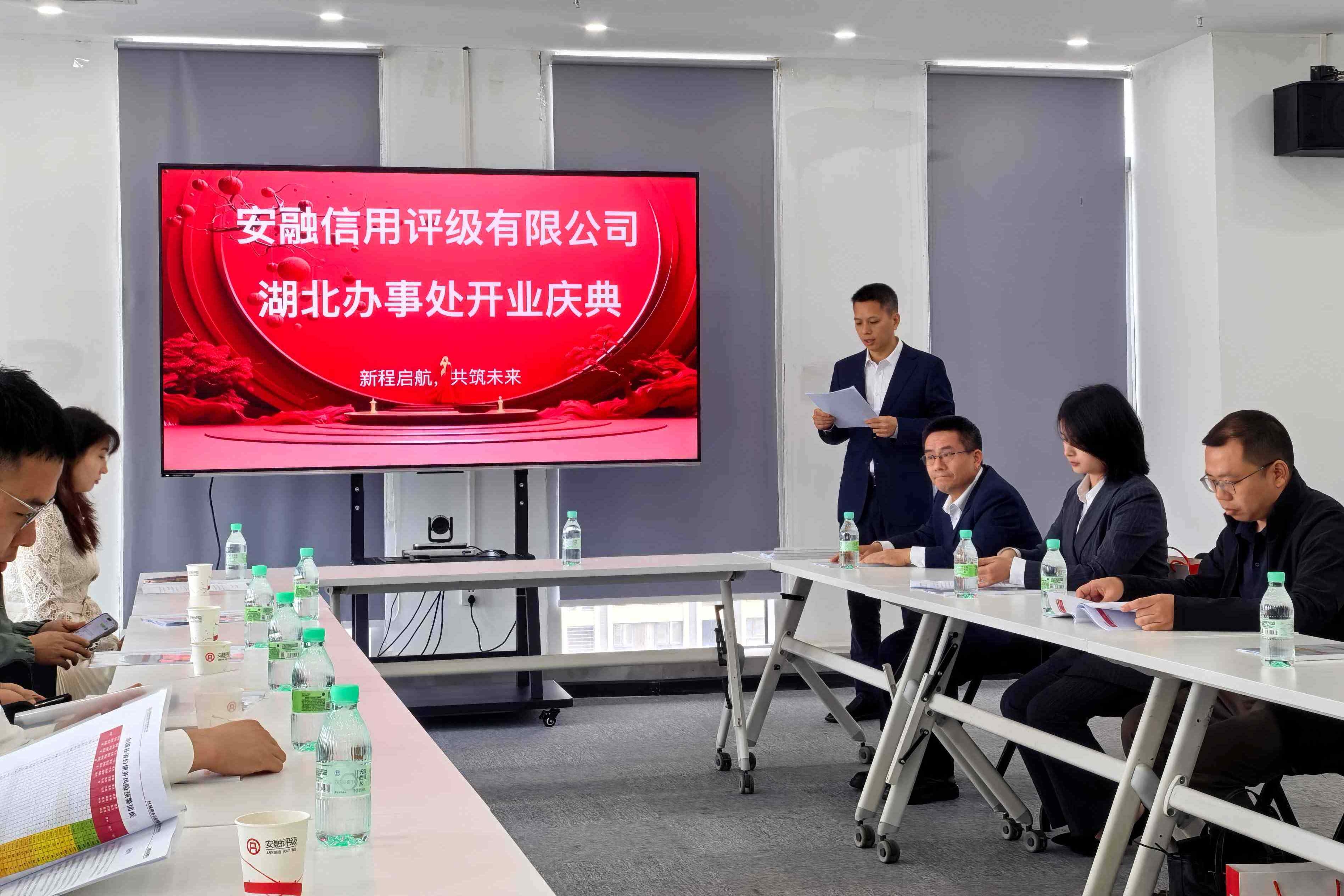 4.仪式由公司董事、副总裁晏吉明主持.jpg 4.仪式由公司董事、副总裁晏吉明主持.jpg